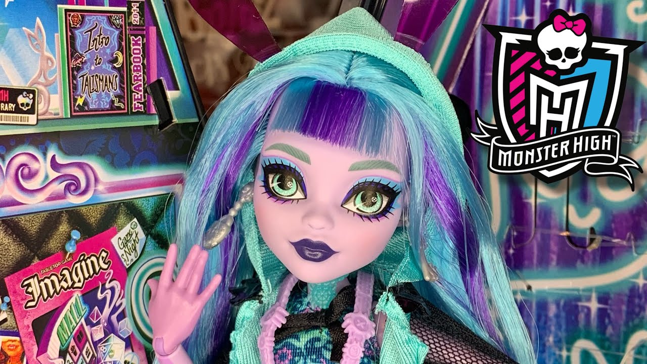 She’s… Something!! Twyla Neon Frights Monster High G3 Doll Review!!