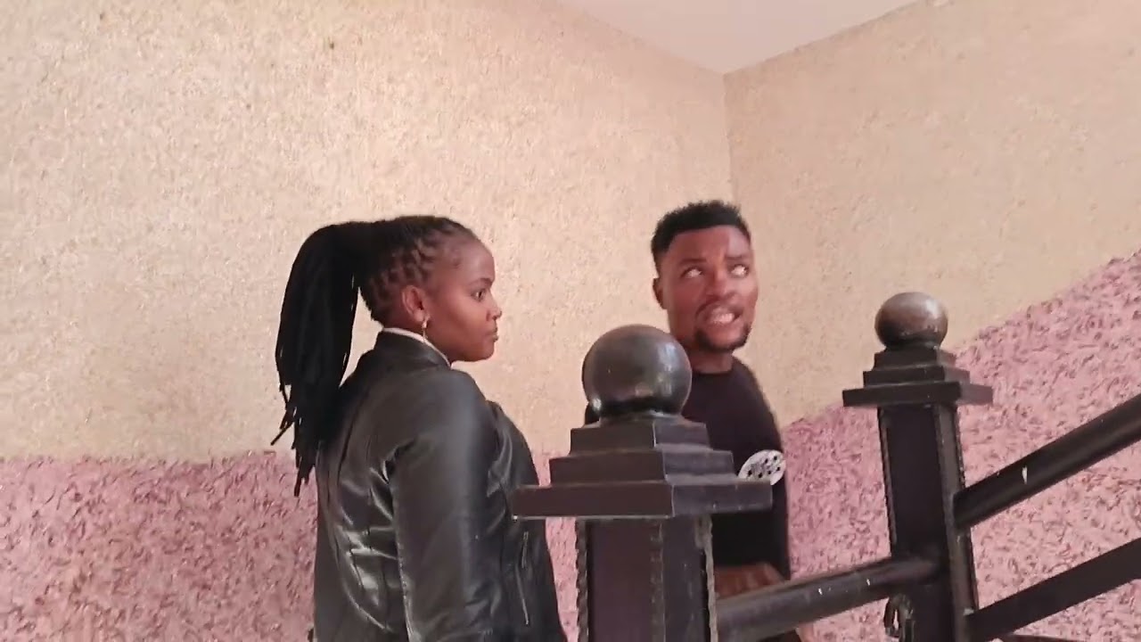 Mimi nalalanga imperial lounge matuu  angalia vituko akiangalia  nyumba  yenye analala