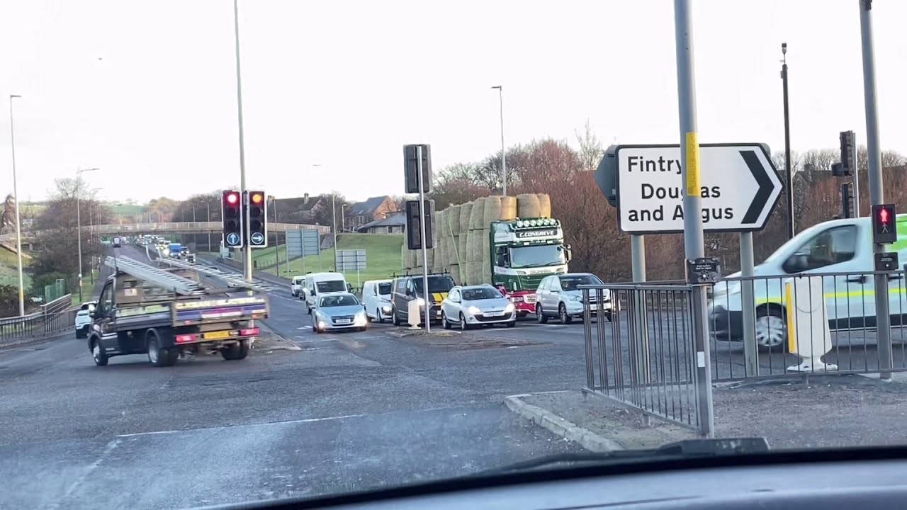 🏴󠁧󠁢󠁳󠁣󠁴󠁿Dundee Scotland4K#we drive tour  Dundee to Fintry road#Dundee 2021#mr&mrs moo Volgers
