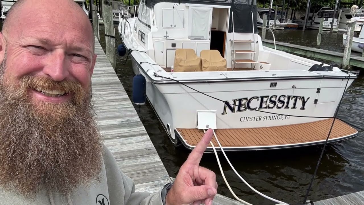 Walkthrough video tour of a 2005 Albin Command Bridge 44
