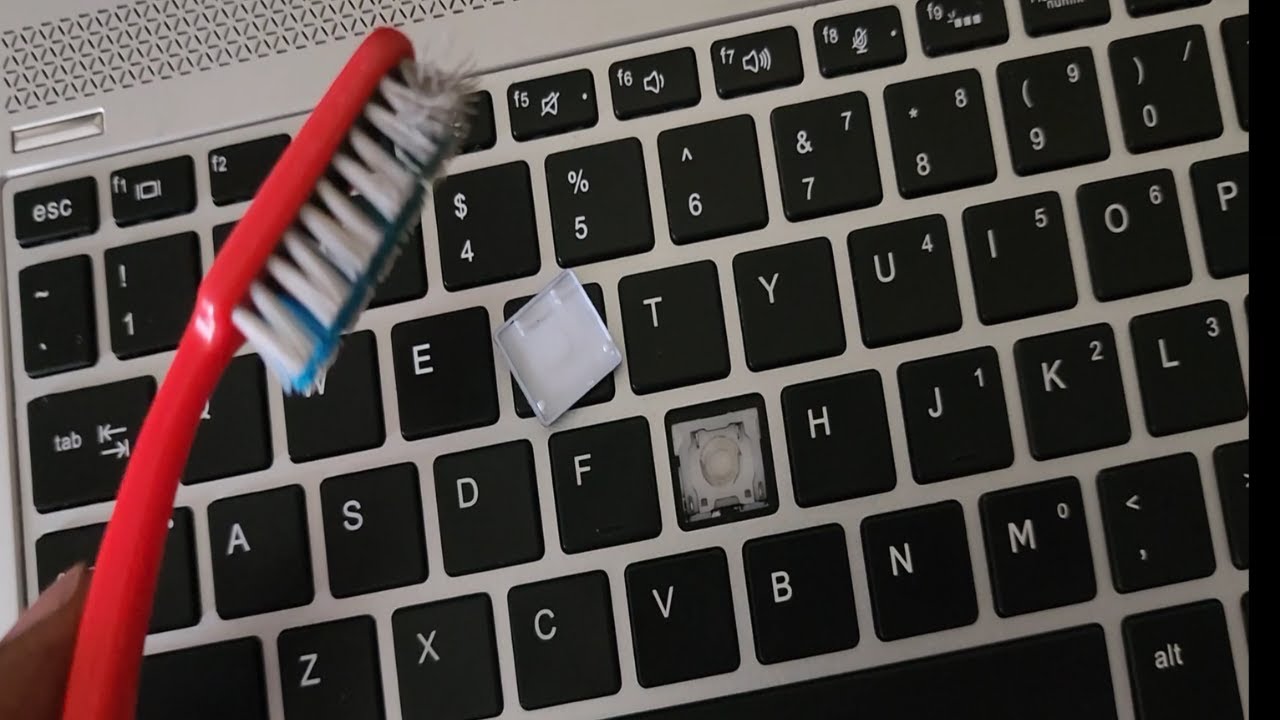 Научитесь эффективно чистить клавиатуру ноутбука, в том числе, снимая клавиши для действительно г...