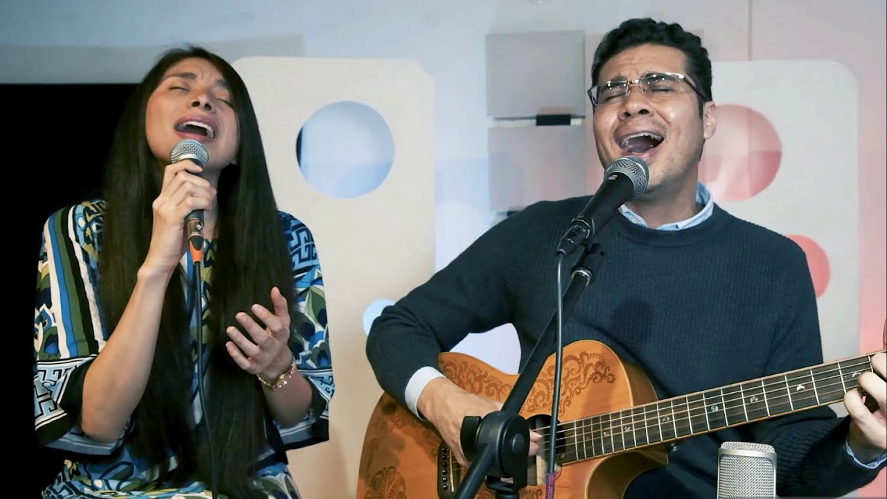 ¿Cómo Podré Estar Triste? (His Eye is on the Sparrow) - #424 Himnario Adventista - [Dúo Extranjeros]