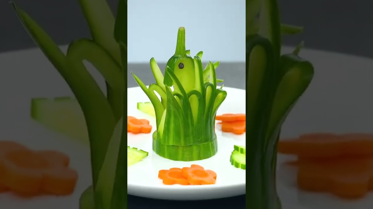 Cucumber Peacock Carving 🥒🦚 #SHORTS
