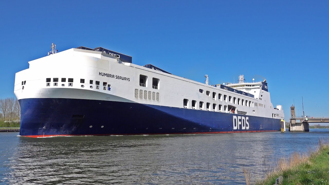SHIP WATCHING IN TERNEUZEN: LARGE SHIPS, NARROW PASSAGES - 4K SHIPSPOTTING APRIL 2025