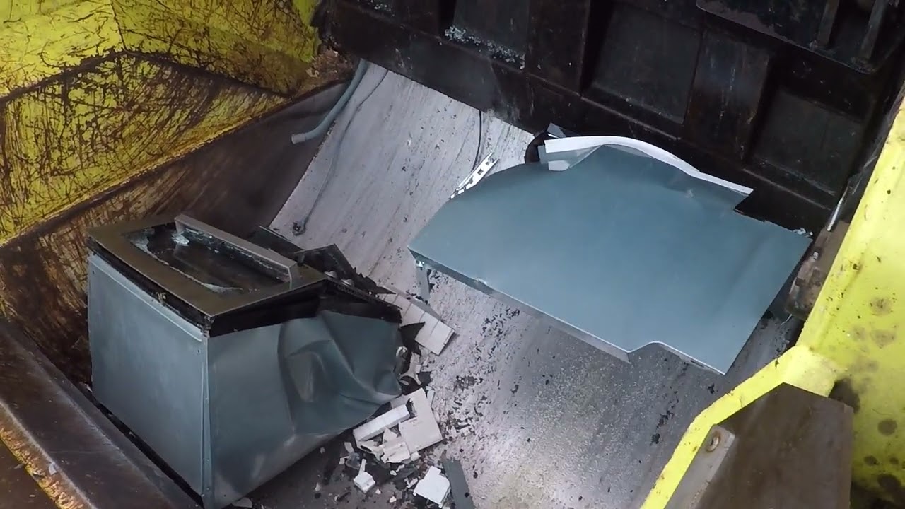 Geesinknorba Refuse Vehicle Crushing Metal