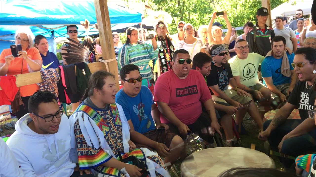 Mi'gmaq Honor Song - Nine Drums - Listuguj Pow Wow, 2017