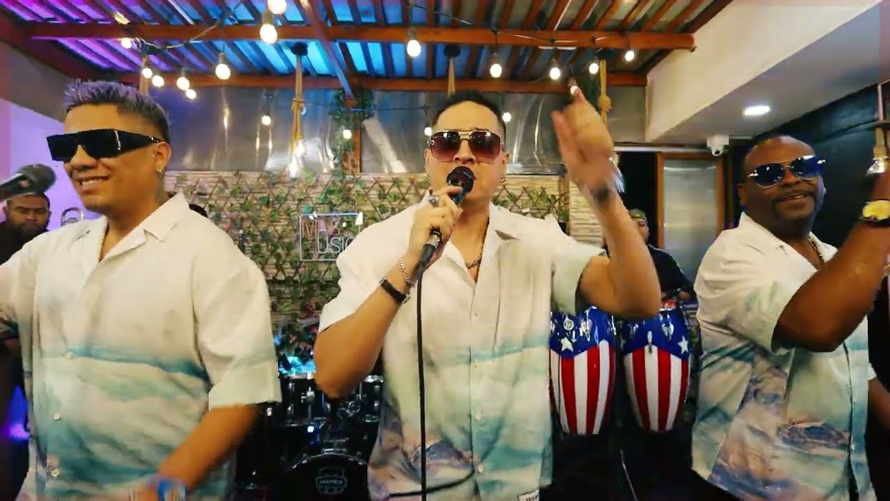 NI COMO AMANTES NI COMO AMIGOS - LA CORONA
