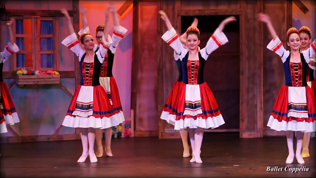 Academia Municipal de Ballet - Coppélia - Mazurca