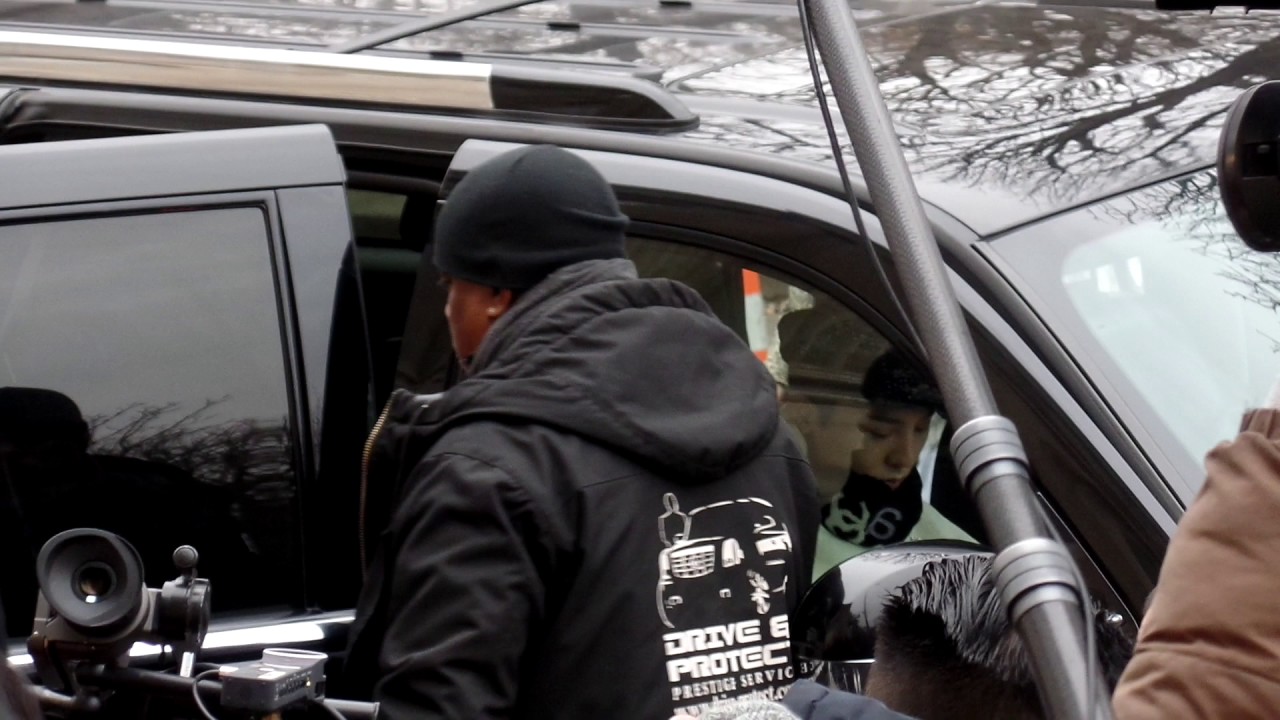 G-Dragon 지드래곤 arriving at Chanel Fashion Show in Paris 24/01/2017
