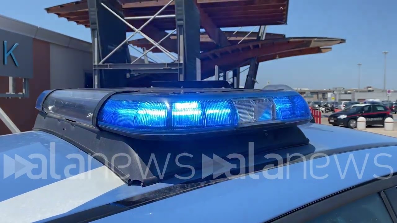 Rapina con sparatoria in gioielleria al centro commerciale Roma est