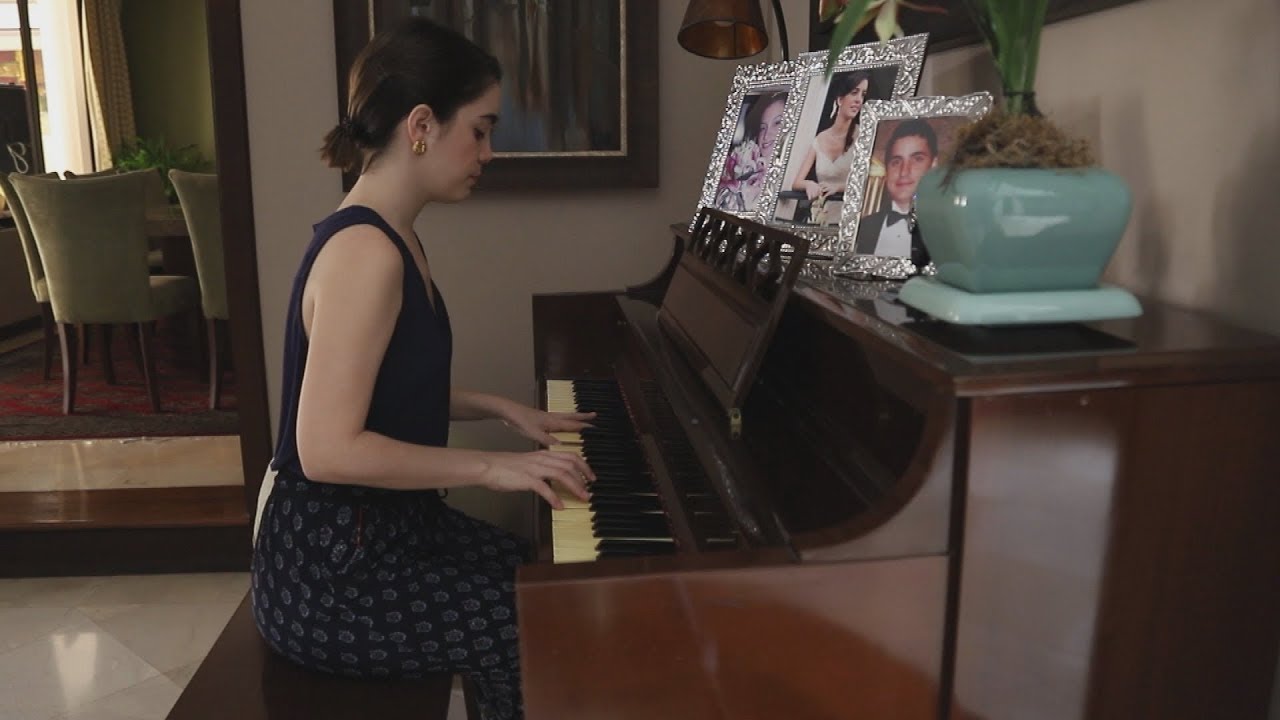 An Ecuadorian singer-songwriter creating therapeutic relationships