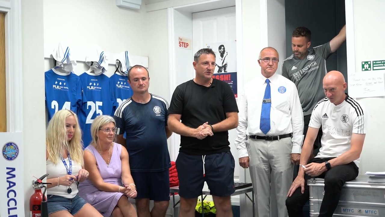 🗣 An inspiring talk from our owner Rob Smethurst before Saturday’s game! 💙