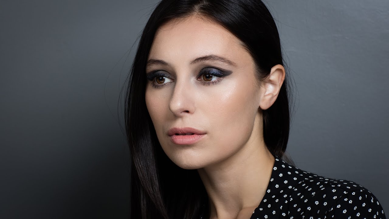 Holiday Makeup - Graphic Cat Eye with Sparkle | Monika Blunder