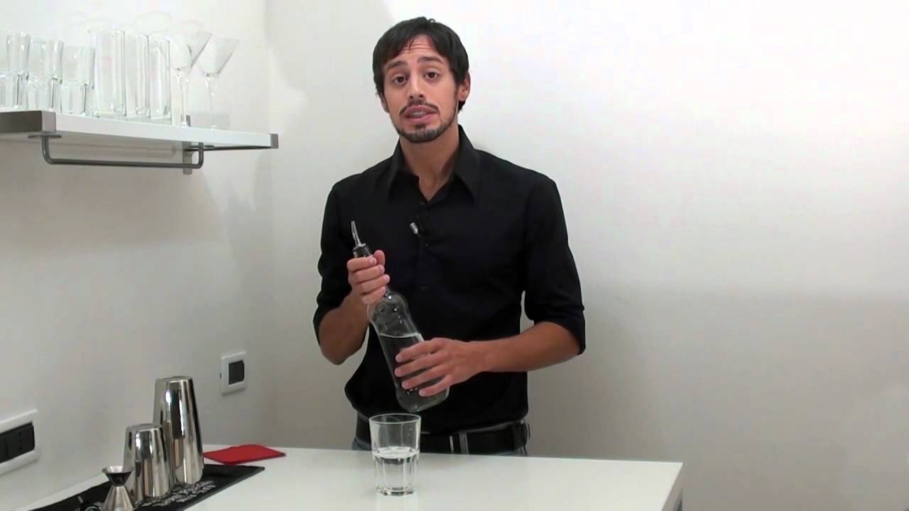 Tecniche di Versaggio - Free Pouring Tutorial | Drink Corner