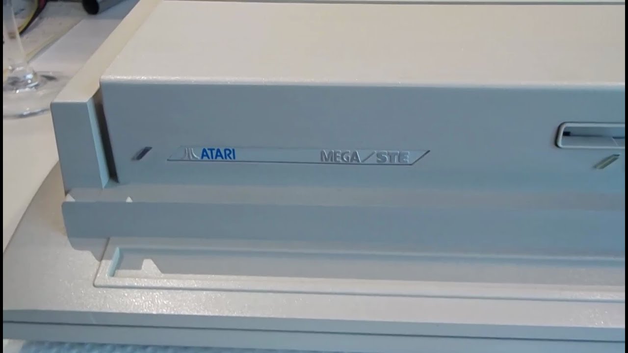 Atari Mega STe huoltopöydällä
