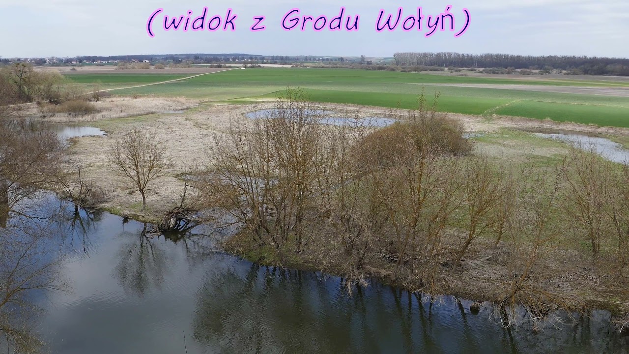 Zachodniowołyńska Dolina Bugu niedaleko Gr&oacute;dka, rzeka Huczwa i Gr&oacute;d Wołyń (4K)