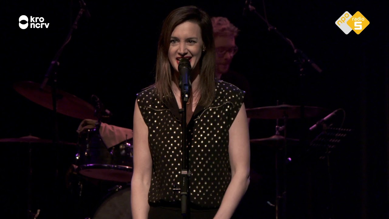 Yora Rienstra zingt haar vervolg op 'Het is moeilijk bescheiden te blijven' van Peter Blanker