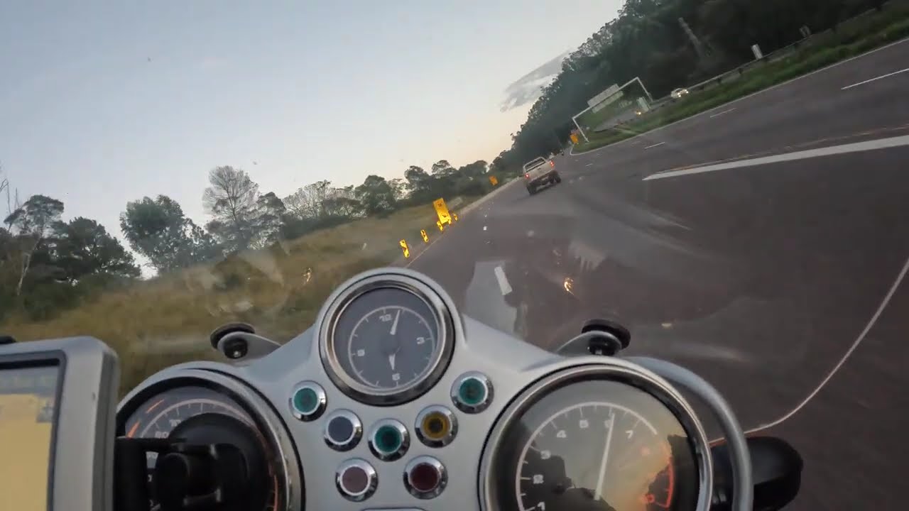 Bmw R1150R getting left behind