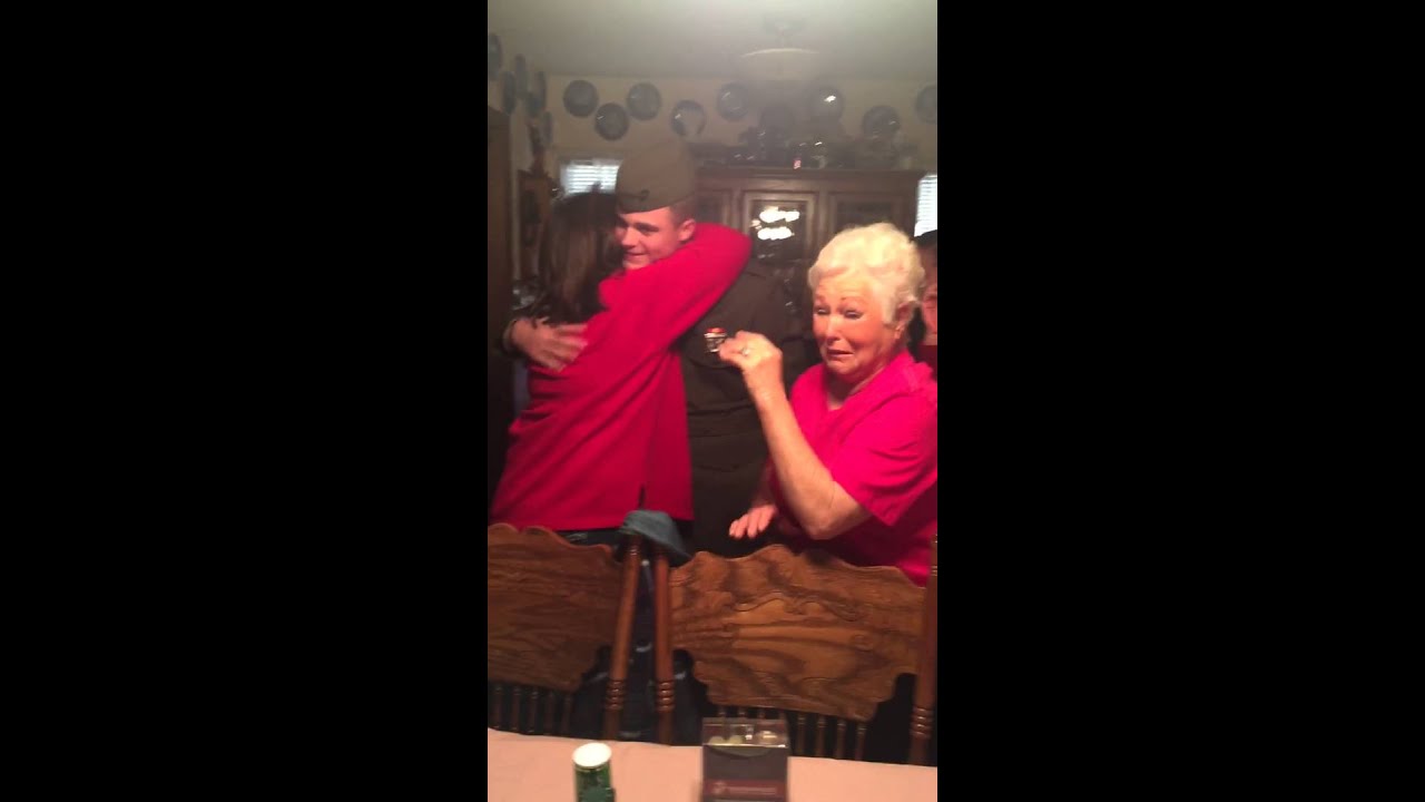 MARINE CHRISTMAS HOMECOMING SURPRISE