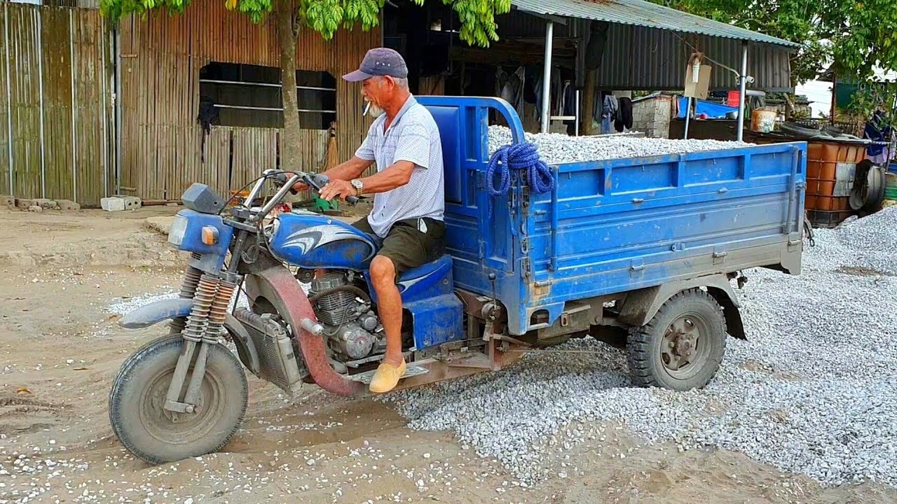 Xe ba gác máy mô tô chở vật liệu xây dựng | minhnhat tv2