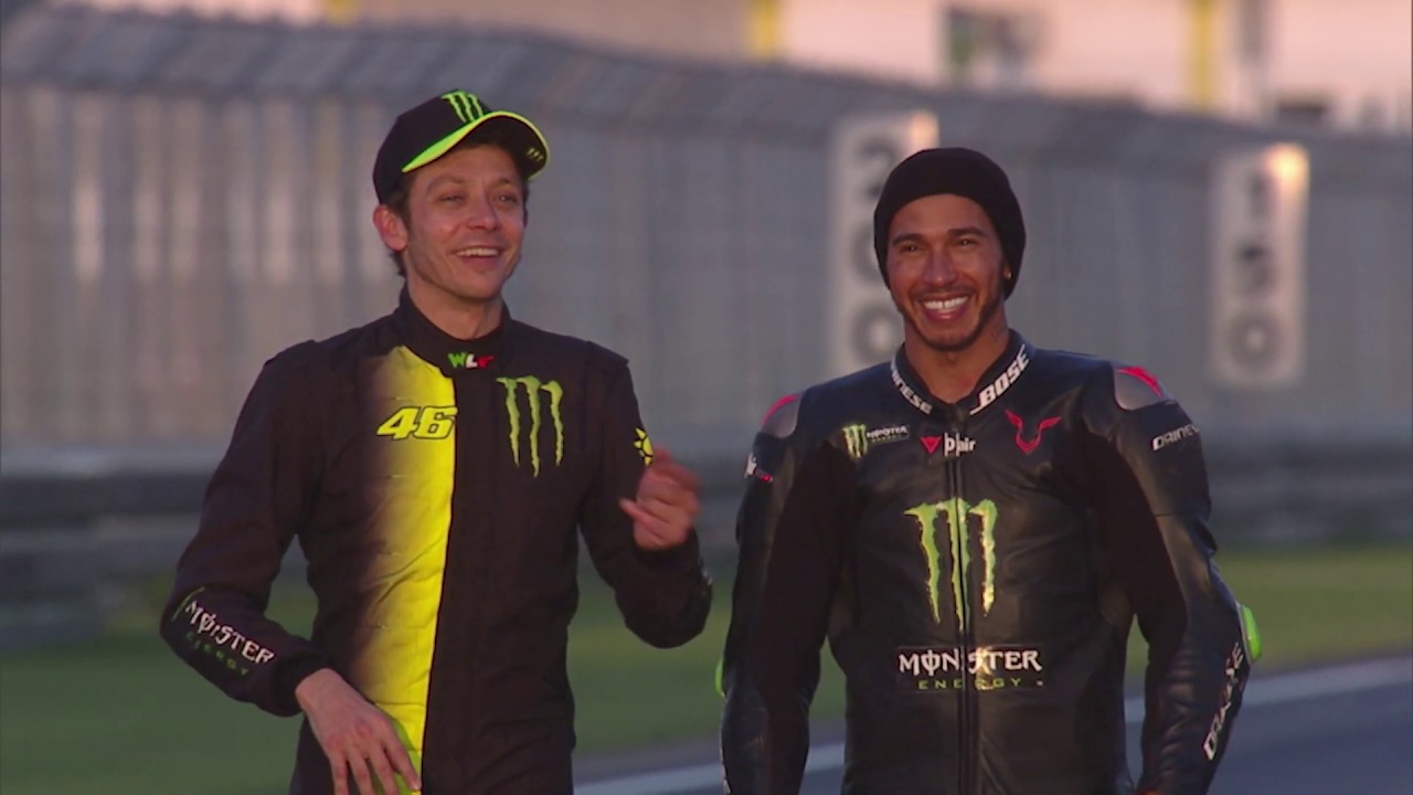 Hamilton y Rossi intercambian sus vehículos en el Circuito Ricardo Tormo