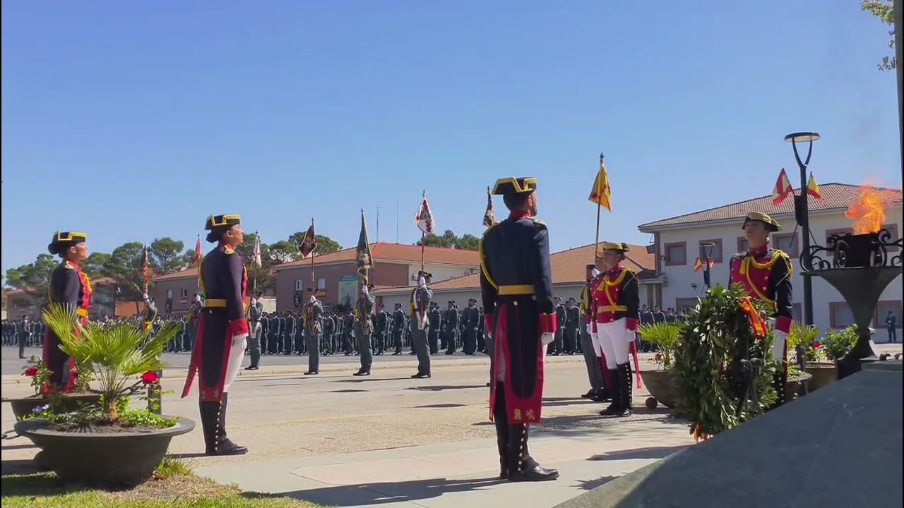 Más de 2.000 alumnos de Guardia Civil juran bandera en Baeza ante el rey Felipe VI