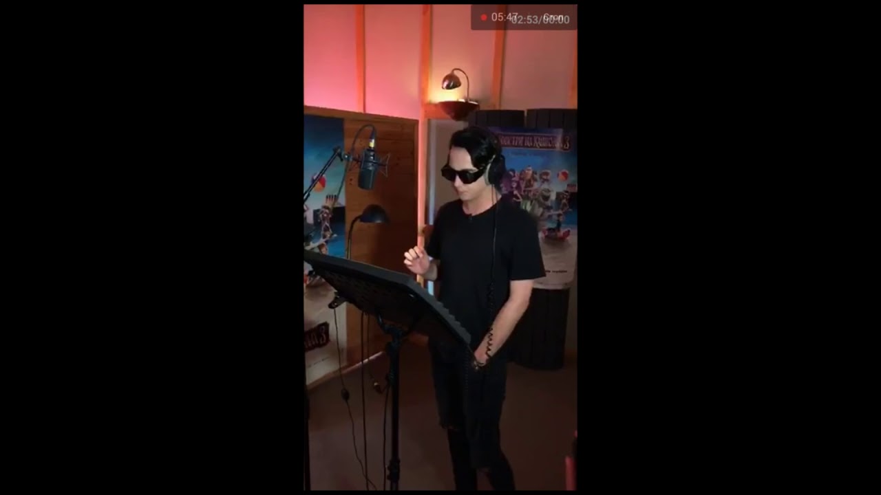 Melovin во время озвучки мультфильма 