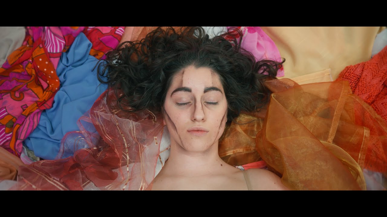 Sof&iacute;a - Mascalzone (Official Video)
