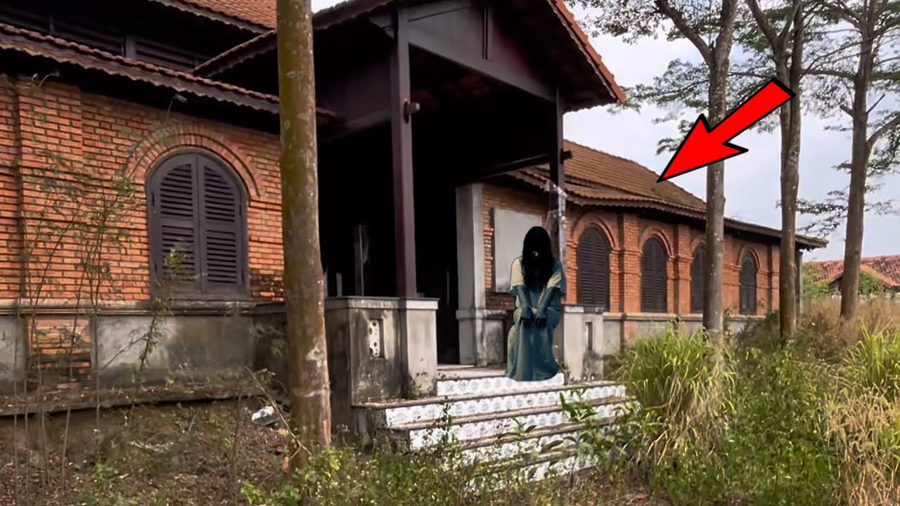 Căn Nhà Gỗ Trăm Tỷ, Bên Trong Có Chổ Thờ, Bỏ Hoang nhìn Tiếc Quá. 