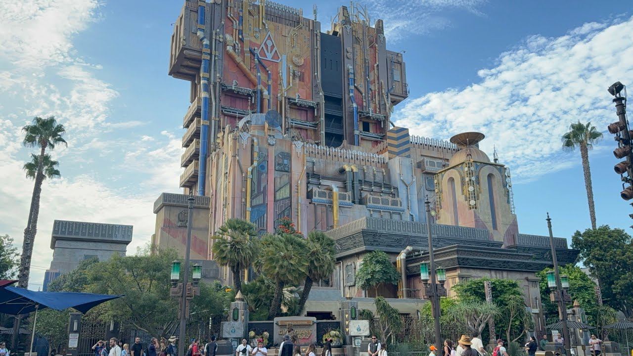 Guardians of the Galaxy MISSION BREAKOUT Rope Drop with Excellent Light Disney California Adventure 