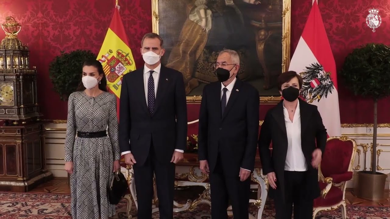 Recibimiento a SS.MM. los Reyes por el Presidente Federal de la República de Austria