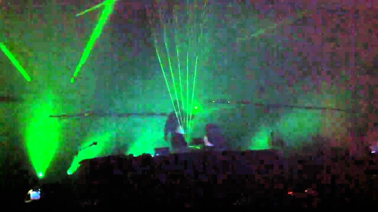 [Live] Teenage Bad Girl - Keep Up With﻿ You - @Transmusicales 2010 @Rennes - New Keytar laser