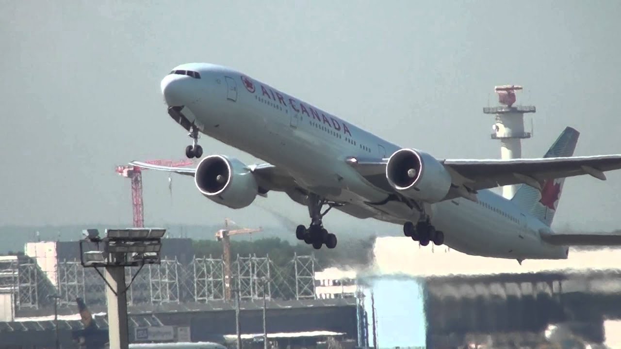 Air Canada Boeing 777-300 C-FIVM Take Off Frankfurt am Maim FRA