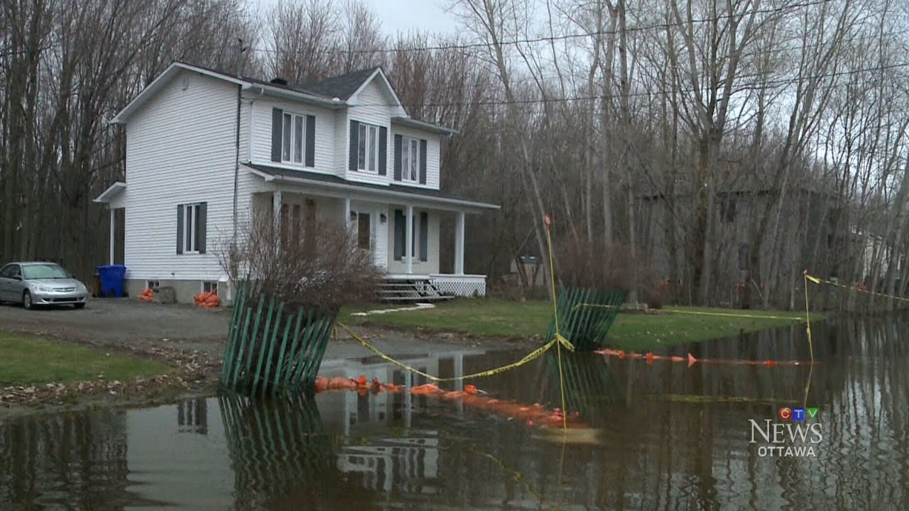 Residents cleaning up after flood zones recede in Quebec