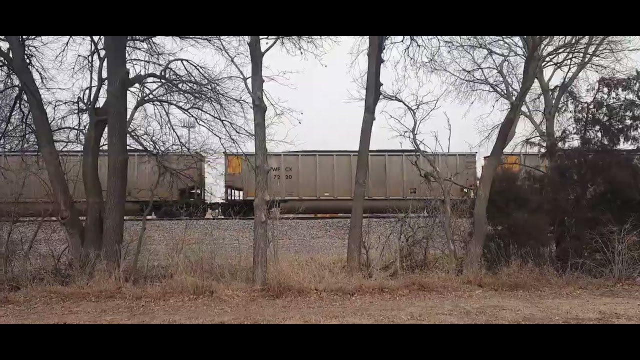 BNSF 5616 leading loaded coal train in Grand Island 