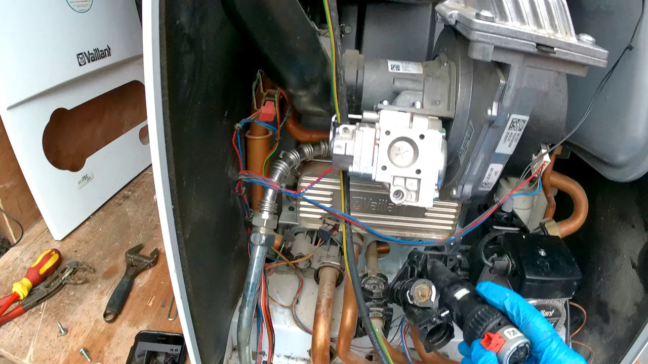 Vaillant EcoTec Pro | Changing The Diverter Valve | Radiators Getting Hot Whilst Using Hot Water?