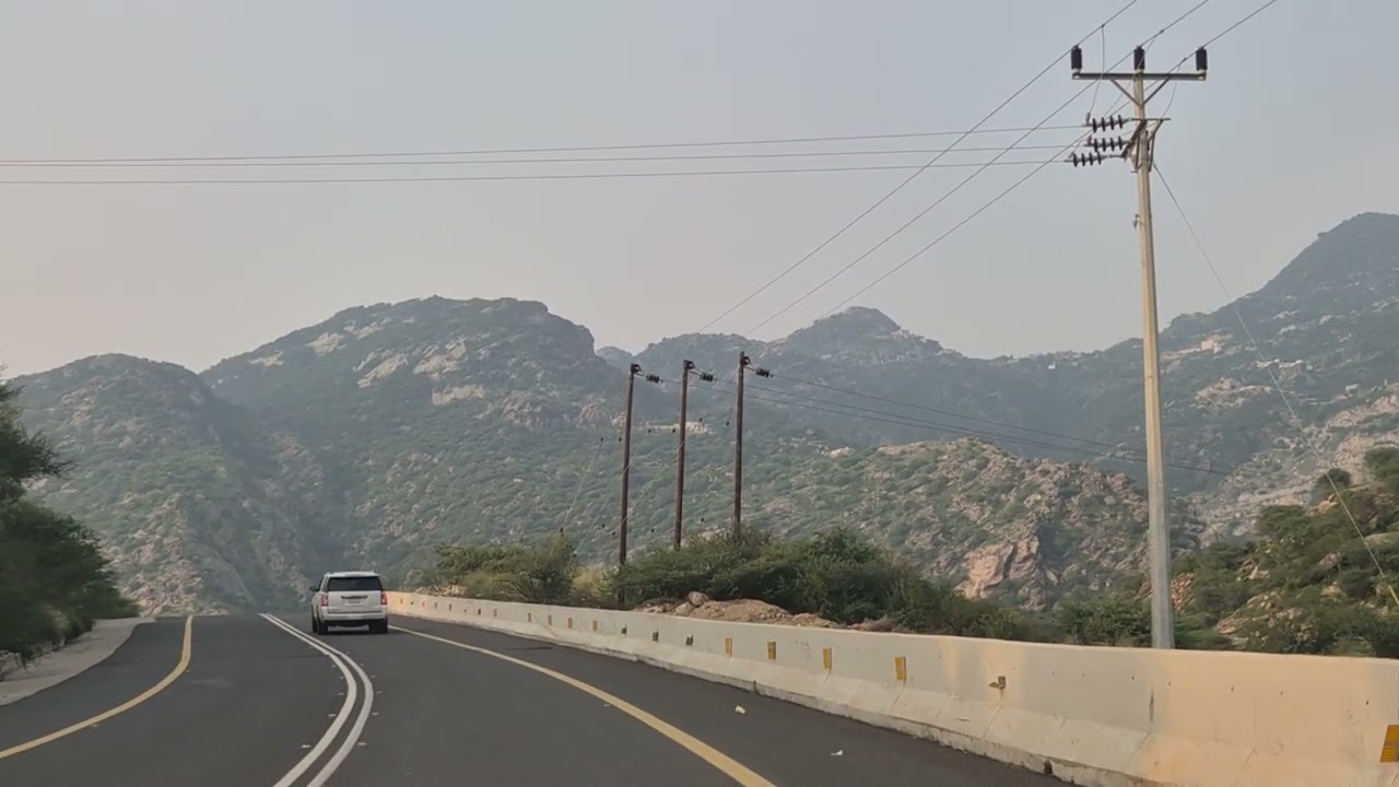 جزء من الطريق من محافظة العارضة الى جبل العبادل بمنطقة جازان 