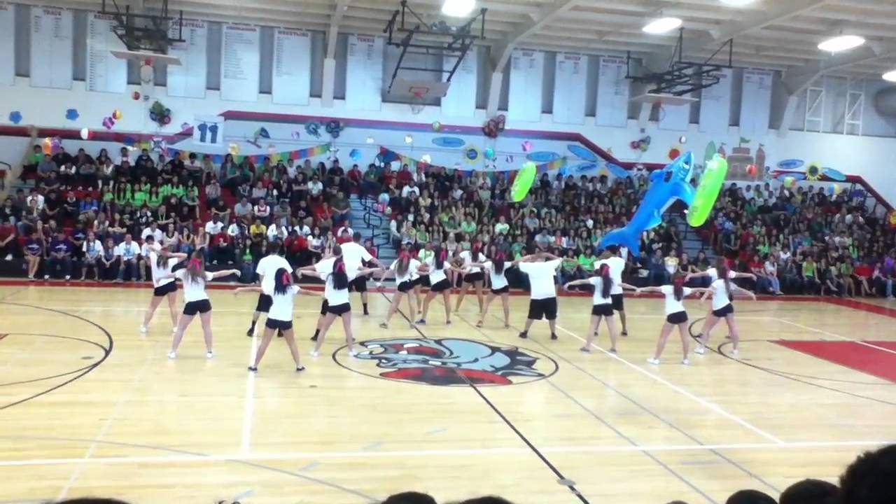 Hanford High Pup Rally: Freshmen Dance!