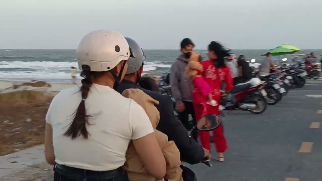 THAM QUAN BÃI BIỂN TRẮNG LAGI