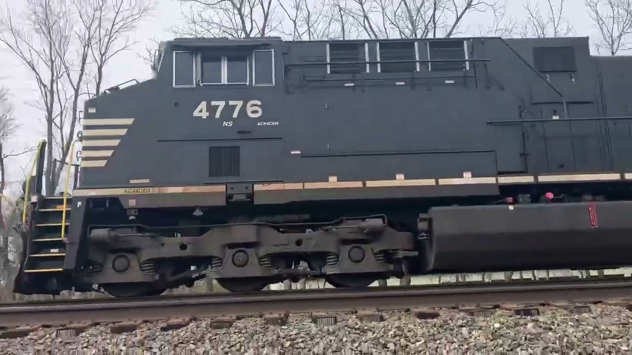 NS 4776 lead Intermodal on 29F