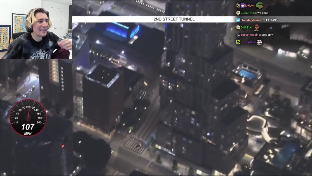 xQc Reacts to a Crazy Long Police Chase