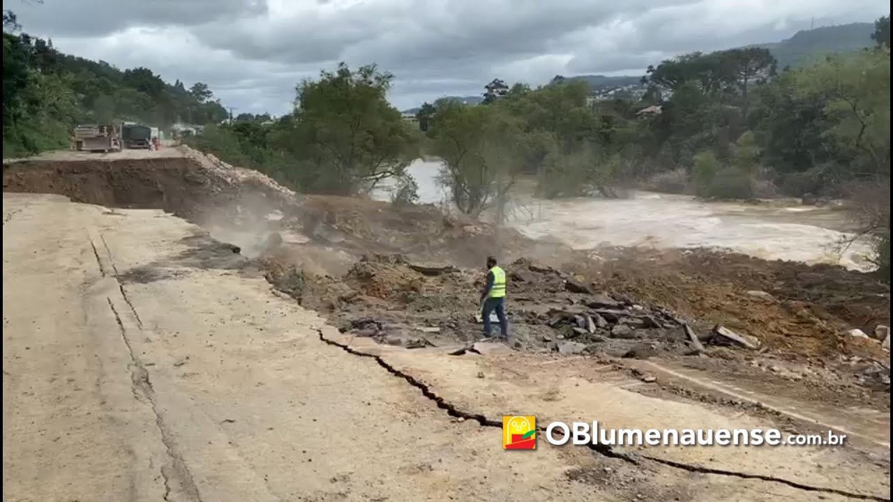 Impressionante: vídeo mostra novo deslizamento na BR-470, em Rio do Sul (SC)