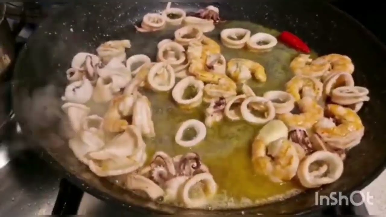 gnocchetti al profumo di mare con calamari gamberi pomodorini pesto buonissimi