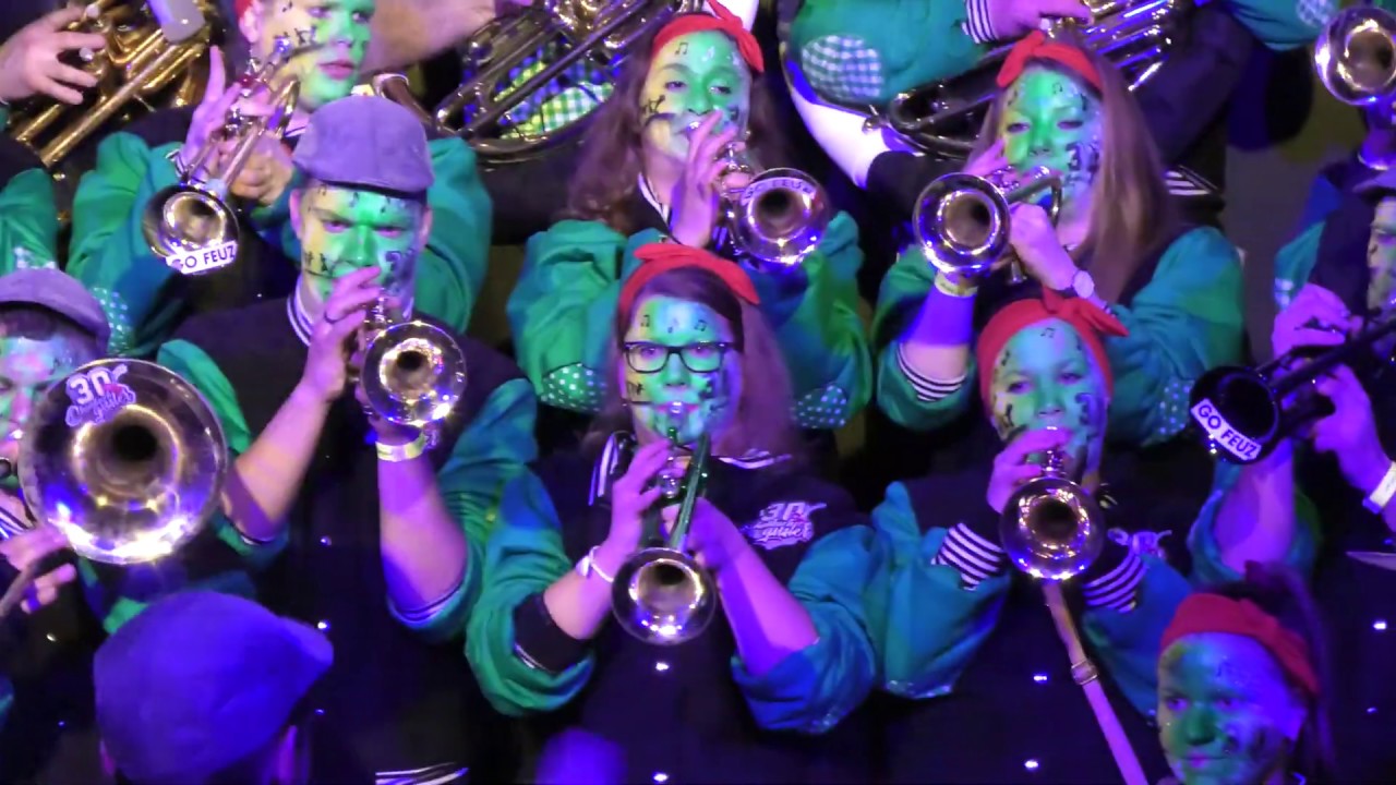 Escholzmatt Fasnacht 2019 Schonbachgusler Auftritt Mehrzweckhalle beim Guggertreffen der Änteguugger