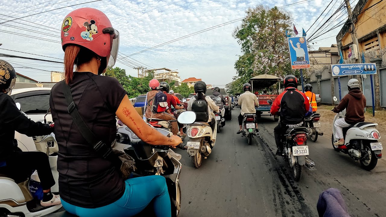 EP 222: Everyday motorcycle ride in Phnom Penh, Cambodia, 4K/60p