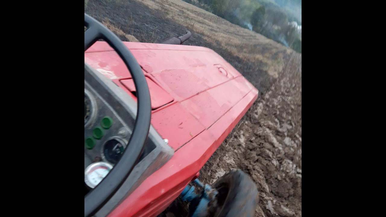 La arat cu tractorul U550 dt(arătură de toamnă)