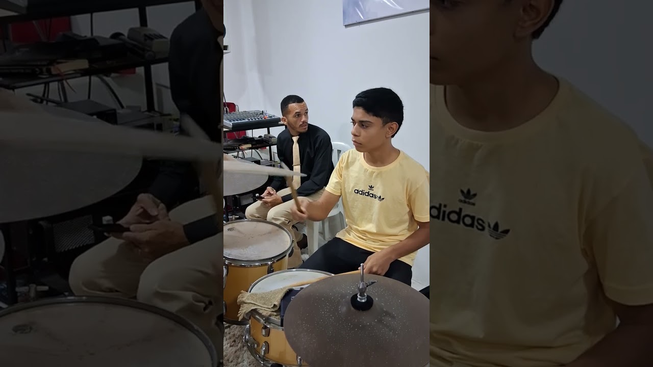 Jonatas e rayssa cantando na congregação esta cancelado funeral