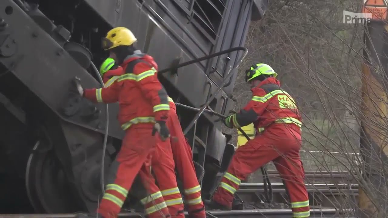 Odstranění následků nehody nákladních vlaků