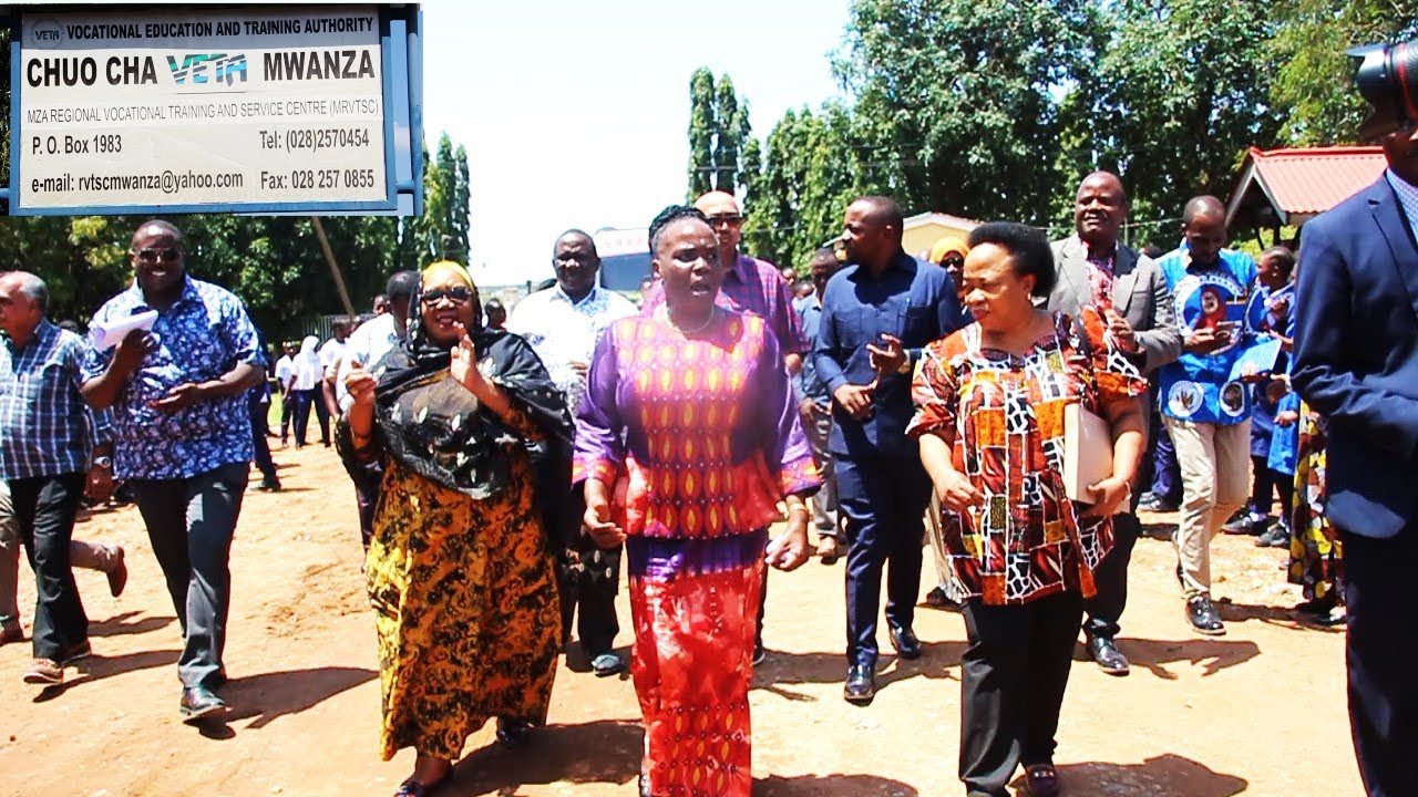 KAMATI YA BUNGE WATUA CHUO CHA VETA MWANZA KIBABE/WAONESHWA UFUNDI MKUBWA NA WANAFUNZI!