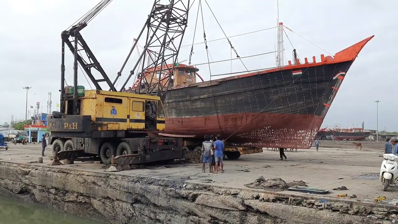 Indian Fishing Boat Launching | Veraval Fishermen | Gujarat
